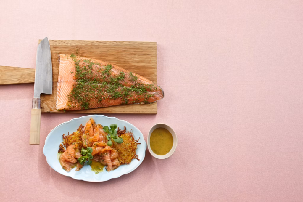 Gegrilde zalm met honing-mosterdsaus