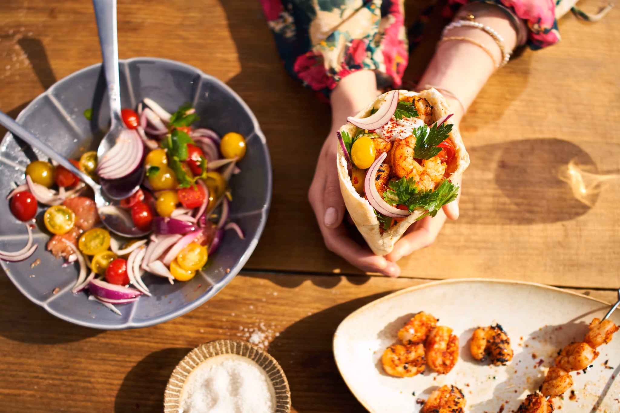 Gegrilde garnalen in pitabrood