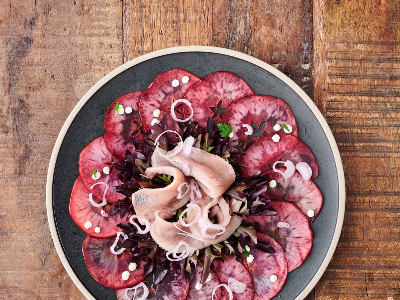 Frisse Maatjessalade met Gekaramelliseerde Appel